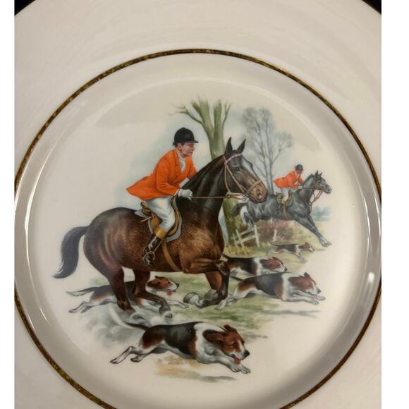 United States Ceramic Co English Hunting Theme Plate Horses Dogs Riding Country - Picture 2 of 6